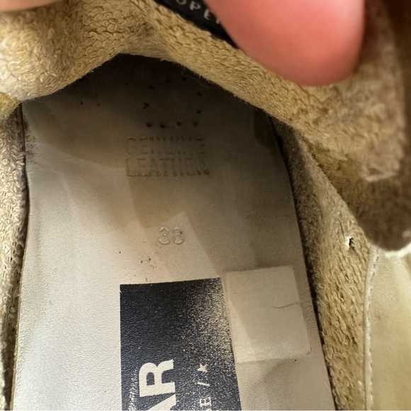 Golden Goose Deluxe Brand Hi Star Low-Top Sneakers
Size 38 - Picture 10 of 14